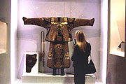 Gala-Uniform, China, 2. Hälfte 19. Jhdt., Goldbrokat, Metall, vergoldet (Foto: Marikka-Laila Maisel)